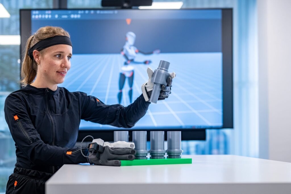 BMW Group Werk Landshut entwickelt Software für humanoide Robotik in der Komponentenfertigung.